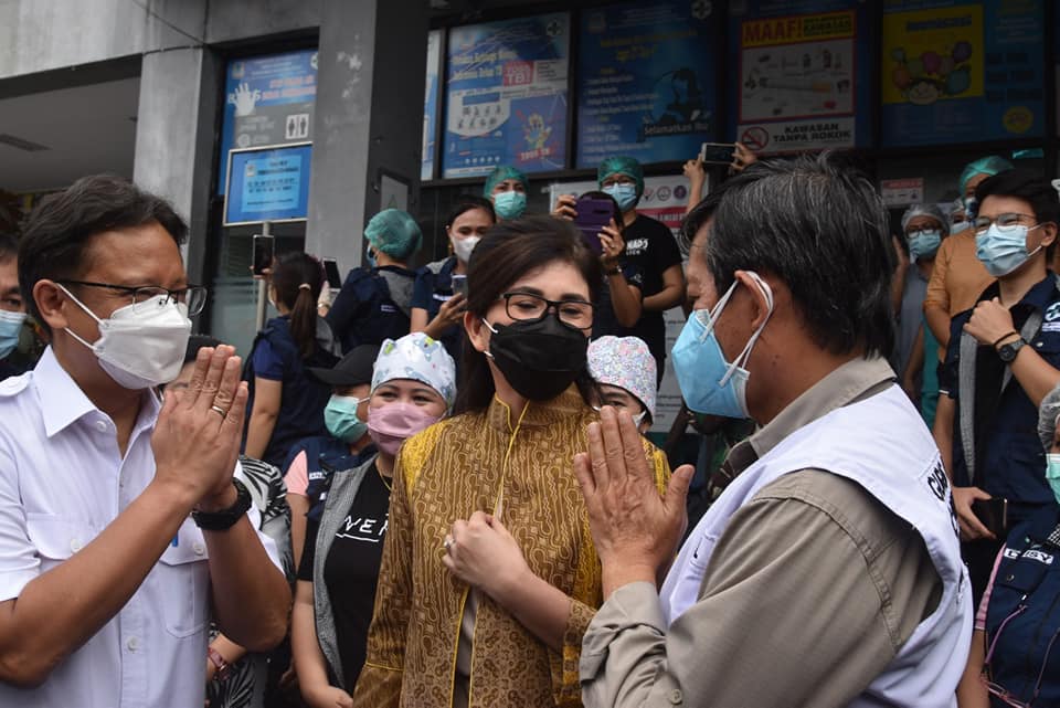 Walikota Manado bersama Menkes RI Pantau Pelaksanaan Pemberian Vaksin Massal bagi Para Pedagang dan Kaum Lansia