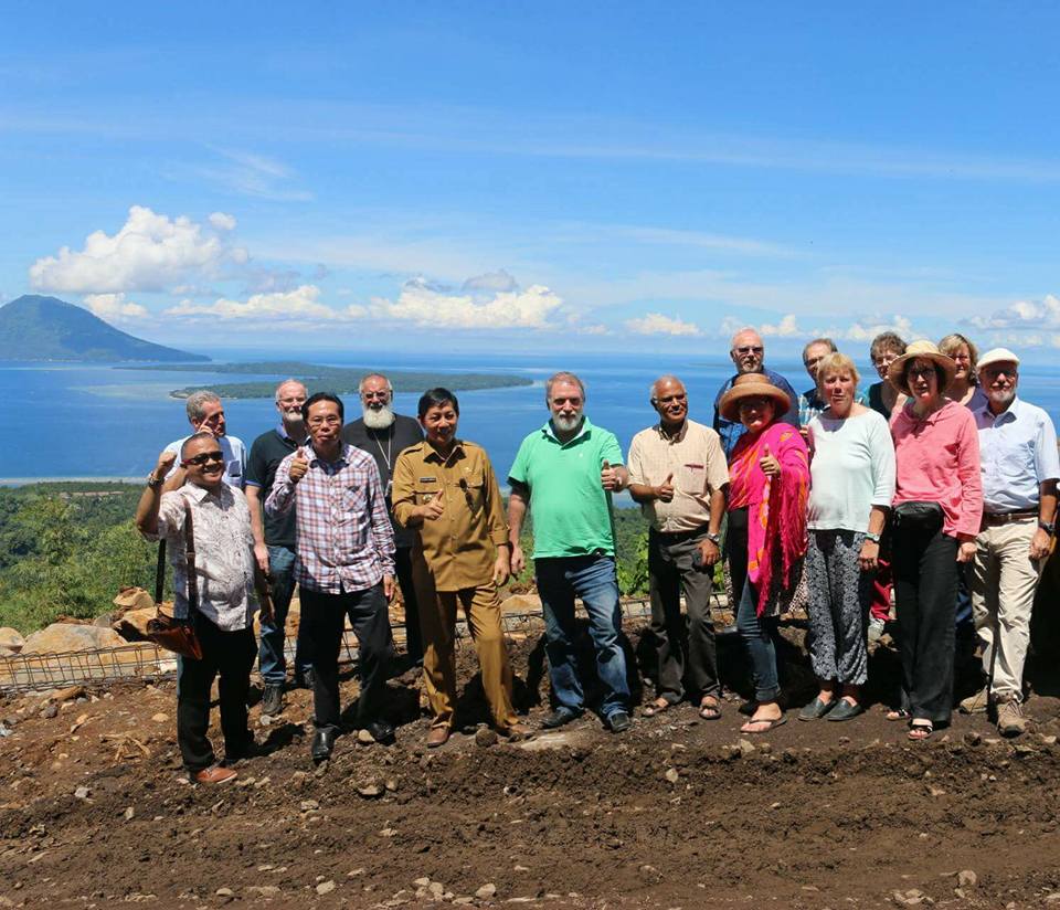 Walikota Manado Ajak Rombongan Pendeta Jerman Ke Gunung Tumpa