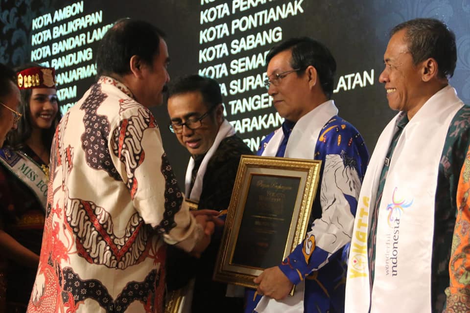 Kota Manado Terima Penghargaan Yokatta Wonderful Indonesia Tourism Awards 2018