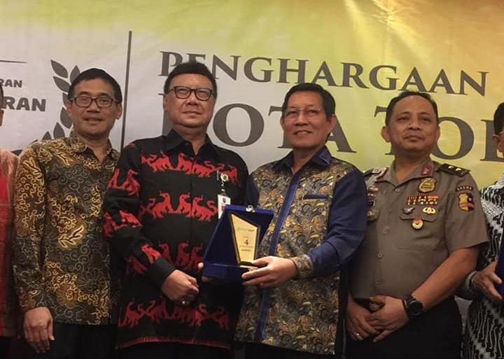 Kota Manado Terima Penghargaan IKT Tahun 2018