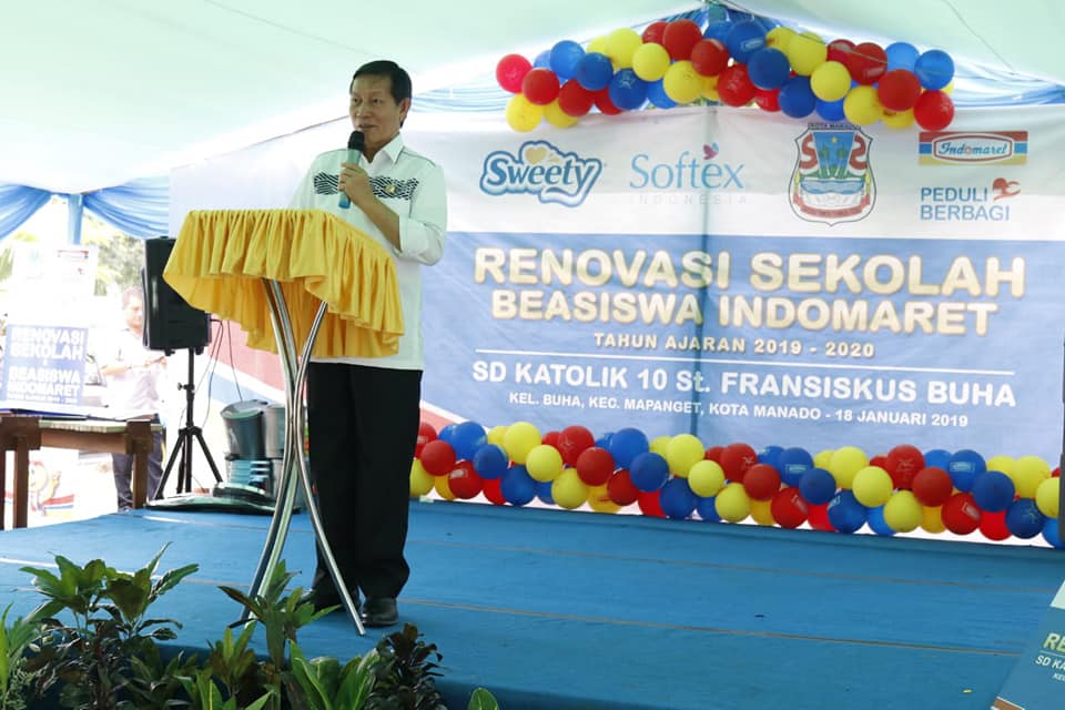 Hadiri Peresmian Renovasi Sekolah sekaligus Pemberian Beasiswa di Buha, Walikota Sampaikan Terima Kasih untuk CSR Indomaret