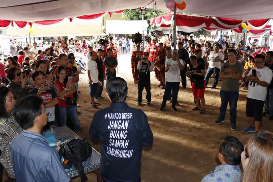 Hadiri Karnaval Figura Kunci Taong Kelurahan Mahakeret Barat, Walikota Pesan Jaga Kota Manado Aman dan Bersih