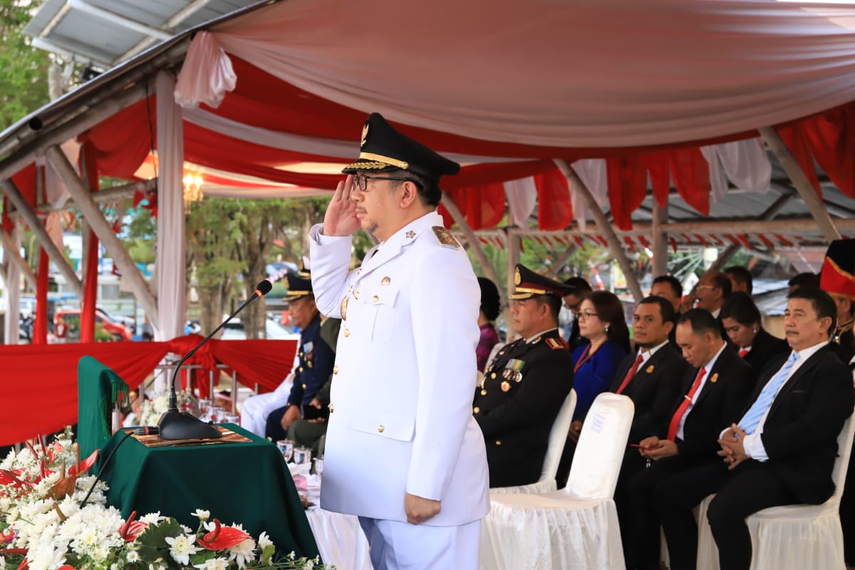 Wakil Walikota Inspektur Upacara Pada Penurunan Bendera HUT RI ke-74