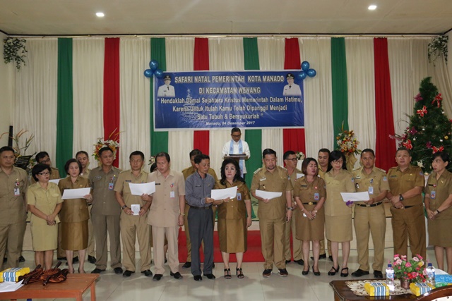 Wakil Walikota Manado Menghadiri Safari Natal di Kecamatan Wenang View Larger Image