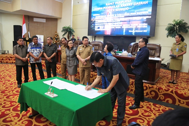 Rapat Paripurna DPRD Tetapkan Dua Ranperda Menjadi Perda 