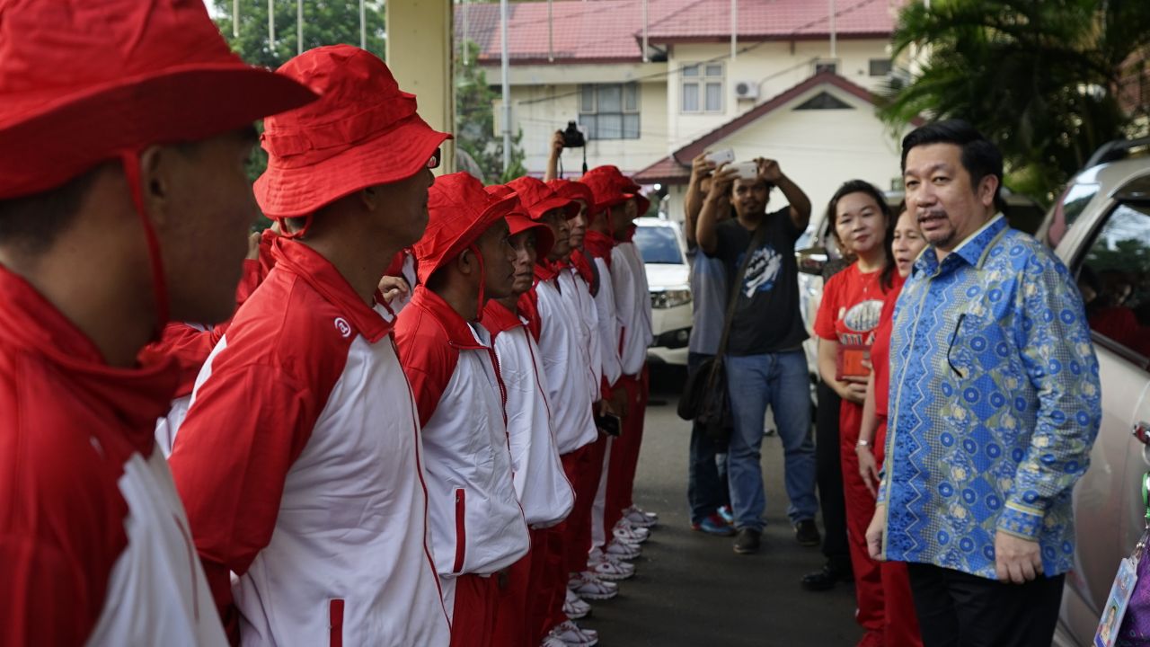 Wakil Walikota Manado Lepas Tim Gerak Jalan Pemkot Manado