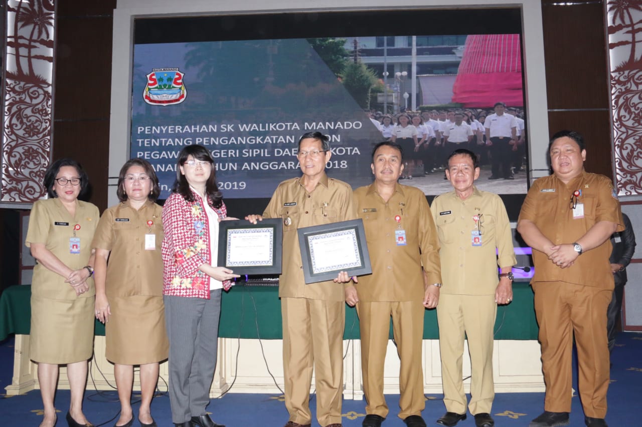 Pemkot Manado Raih Dua Penghargaan Dari Contact Center World