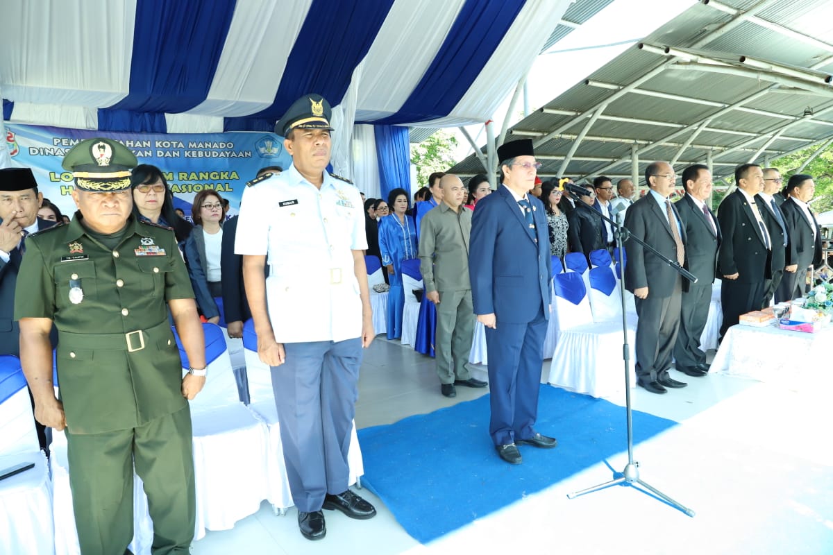 Pemkot Manado Menggelar Upacara Bendera Memperingati Hari Guru Nasional 2019