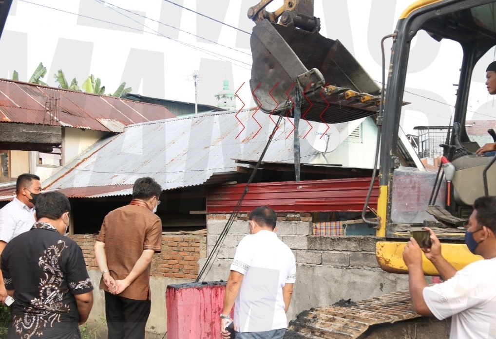 Walikota Meninjau Pengerukan Drainase di Wilayah Kecamatan Singkil