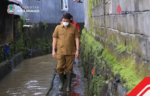 Saat Hujan Walikota Kunjungi Singkil dan Taas