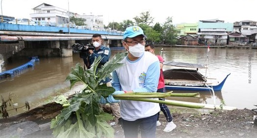 Wali Kota Bersama BWS Sulut dan Lantamal 8 Lakukan Bersih-Bersih Sungai Tondano