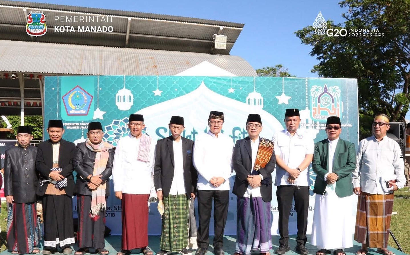 Walikota dan Wakil Walikota Manado Hadiri Sholat Idul Fitri 1 Syawal 1443 H di Lapangan Sparta Tikala