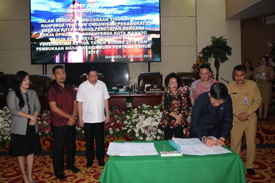 Hadiri Rapat Paripurna DPRD Manado, Walikota Terima Masukan Wakil Rakyat