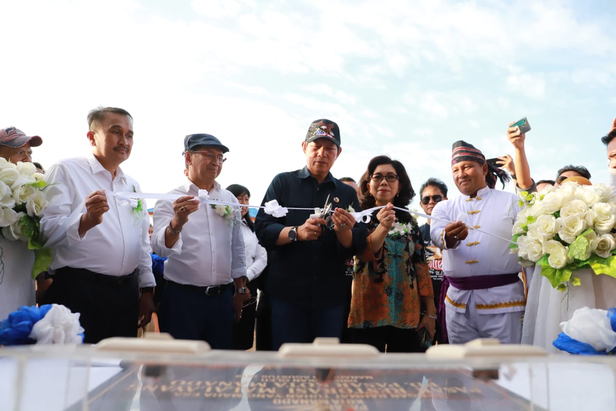 Walikota Resmikan Pasar Restorasi Kayu Bulan Malalayang