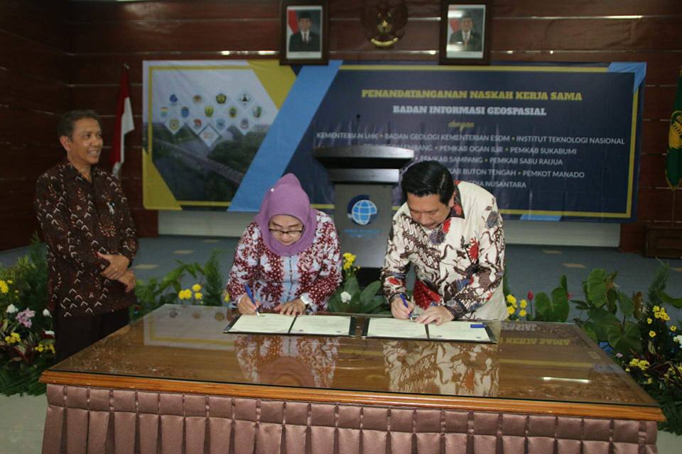 Wakili Walikota Manado, Wakil Walikota Tandatangani MoU Dengan Badan Informasi Geospasial di Cibinong M