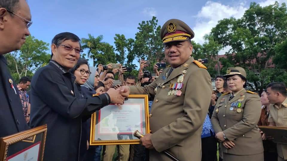 Walikota Terima Penghargaan Pembina Keselamatan Dan Kesehatan Kerja Tingkat Kabupaten Kota Sulut