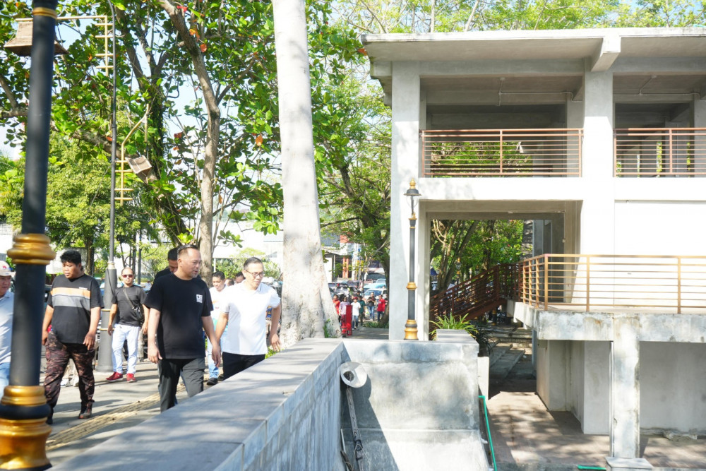 Wakil Wali Kota Manado Tinjau Kerja Bakti  di Kawasan Malalayang Beach Walk (MBW) II