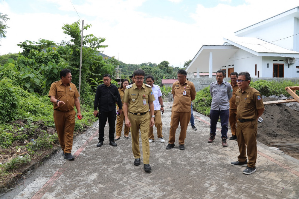 Wali Kota Manado melakukan kunjungan lapangan di sejumlah lokasi di Kecamatan Mapanget dan Kecamatan Malalayang di Kota Manado