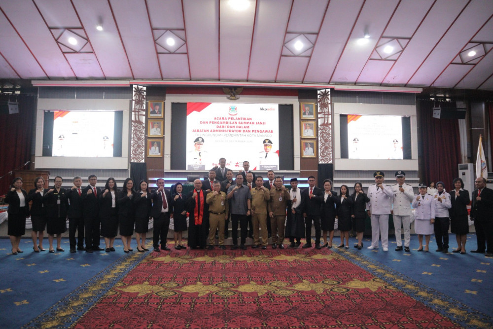 Wakil Wali Kota Manado mewakili Wali Kota Manado pada Pengambilan sumpah dan janji dalam jabatan Administrator dan Pengawas di Lingkungan Pemerintah Kota Manado