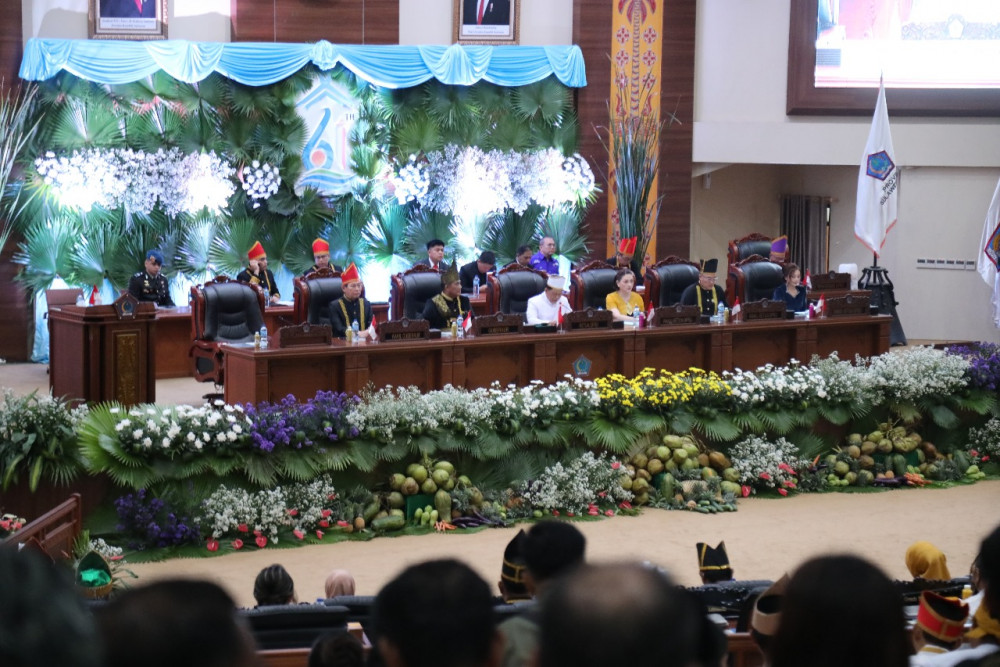 Wali Kota Manado bersama Wakil Wali Kota Manado menghadiri Rapat Paripurna Istimewa DPRD Provinsi Sulawesi Utara dalam rangka Hari Ulang Tahun ke-61 Provinsi Sulawesi Utara