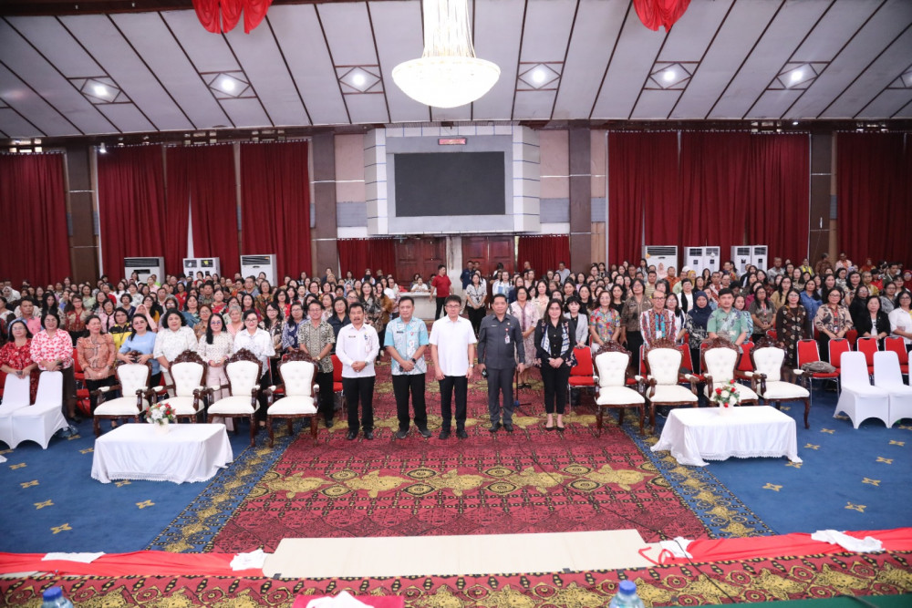 Wali Kota Manado menghadiri Rapat Koordinasi dan Sosialisasi Teknik Pengelolaan Kinerja Kepala Sekolah, Guru, dan Tenaga Kependidikan di Kota Manado
