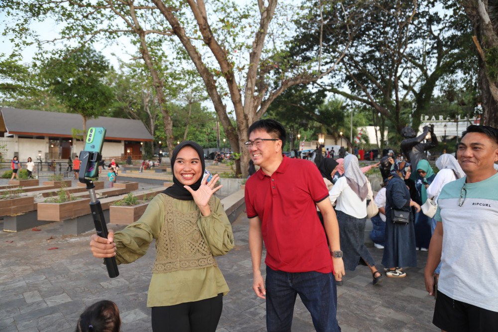 Wali Kota Dengarkan Aspirasi Warga Saat Kunjungi Malalayang Beach Walk