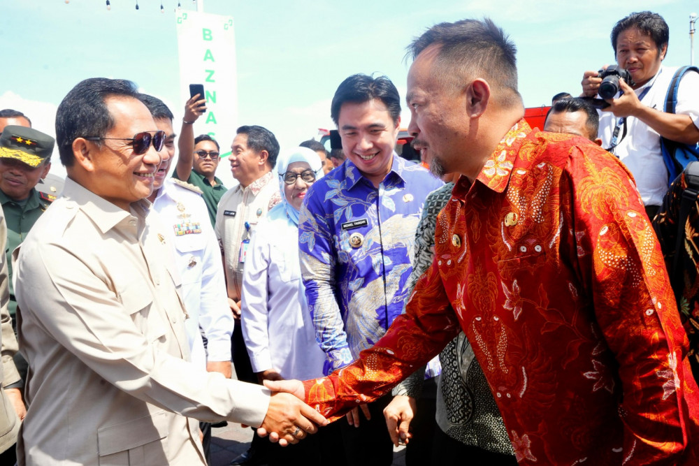 Wakil Wali Kota Manado menghadiri acara Penyerahan Kapal Layanan Kesehatan Bergerak 