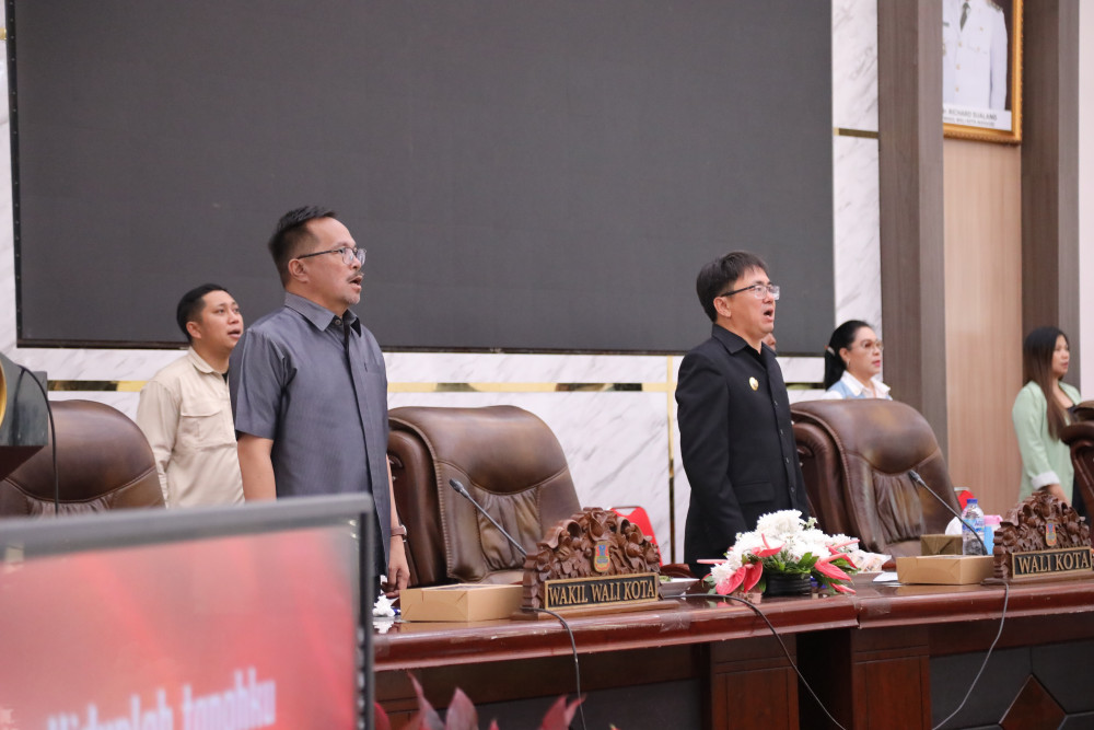 Wali Kota Manado bersama Wakil Wali Kota Manado menghadiri Rapat Paripurna DPRD Kota Manado yang dilaksanakan di Kantor DPRD Kota Manado