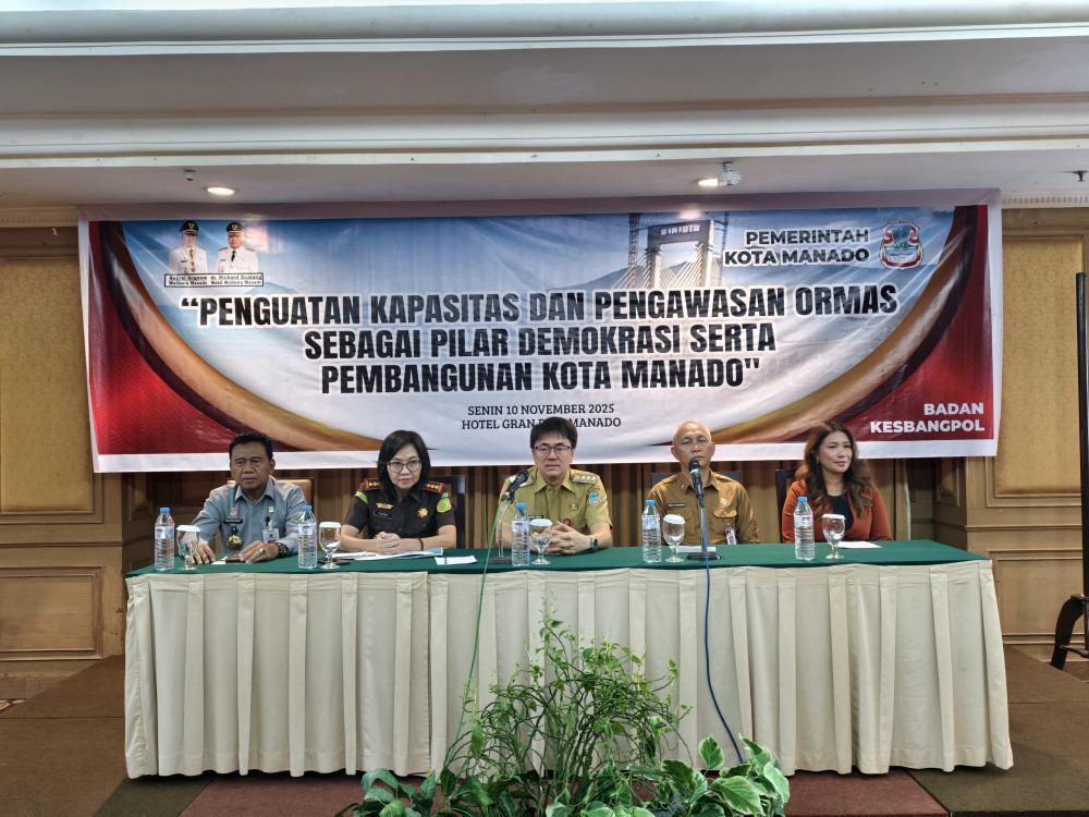 Wali Kota Manado menghadiri sekaligus membuka kegiatan Penguatan Kapasitas dan Pengawasan Organisasi Kemasyarakatan ( Ormas ) sebagai Pilar Demokrasi serta Pembangunan Kota Manado