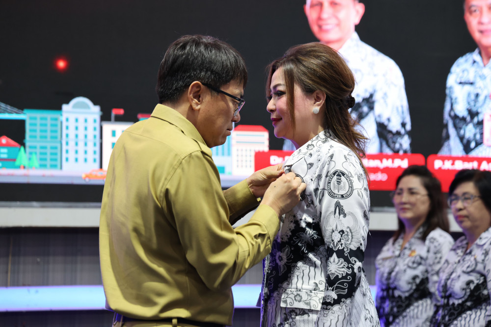 Wali Kota Manado Dorong Peningkatan Kualitas Pendidikan Pasca Pengukuhan Ibunda Guru dan Pengurus PGRI
