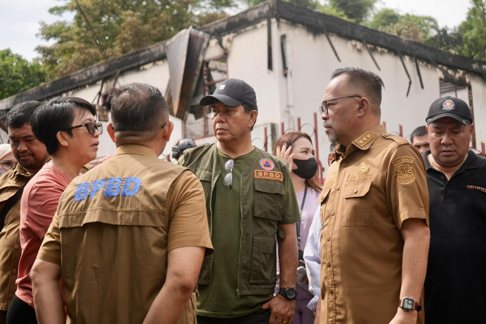 Wakil Wali Kota Manado meninjau Langsung Lokasi Kebakaran Serta Proses Penanganan Korban Panti Werda Damai Ranomuut