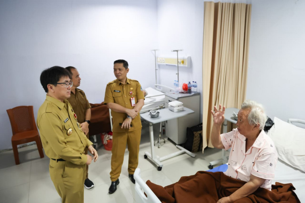 Wali Kota Manado Tinjau Korban Kebakaran Panti Werdha Damai Ranomuut dan Pastikan Penanganan Berjalan Optimal