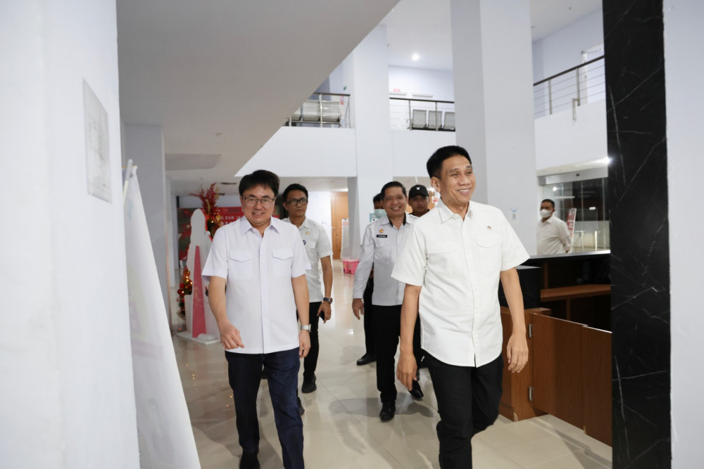 Wali Kota Manado dan Wamendagri RI Berikan Dukungan Moril kepada Korban Kebakaran Panti Werdha Damai Ranomuut