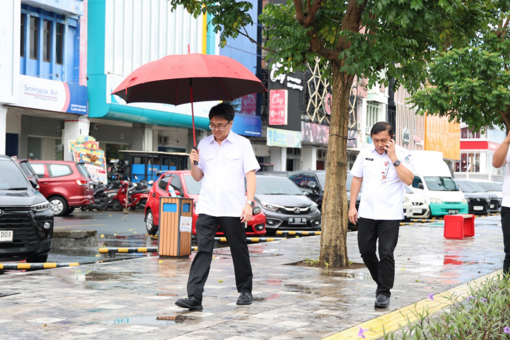 Pastikan Keamanan Pejalan Kaki, Wali Kota Andrei Angouw Tinjau Jalur Pedestrian Piere Tendean