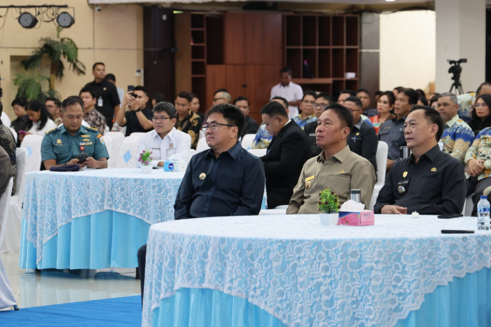 Dukung Pembentukan Posbankum Kelurahan, Wali Kota Andrei Angouw Terima Penghargaan dari Menteri Hukum RI