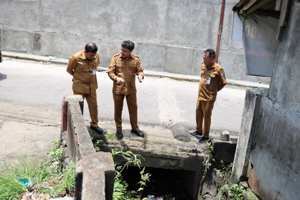Pemkot Manado Perkuat Infrastruktur dan Kebersihan, Wali Kota Manado Turun Lapangan Cek Drainase dan Optimalkan Kebersihan Kota