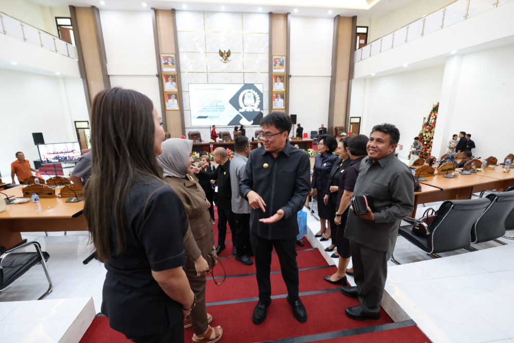 Wali Kota dan Wakil Wali Kota Manado Hadiri Rapat Paripurna LKPJ TA 2025