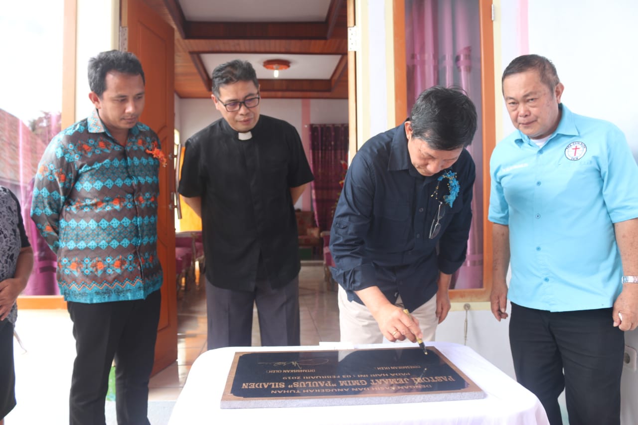 Walikota Resmikan Gedung Pastori GMIM Paulus Siladen