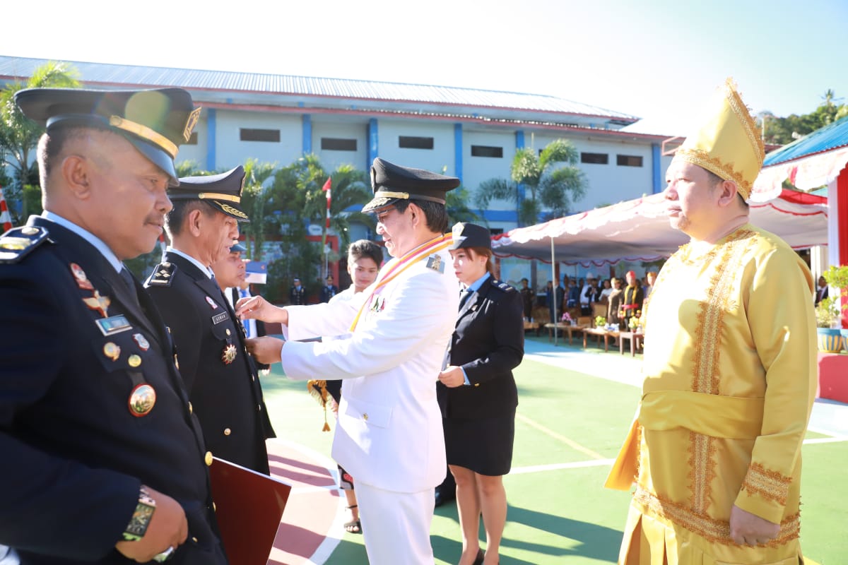 Walikota Serahkan Surat Keputusan Pemberian Remisi kepada Napi Rutan Malendeng