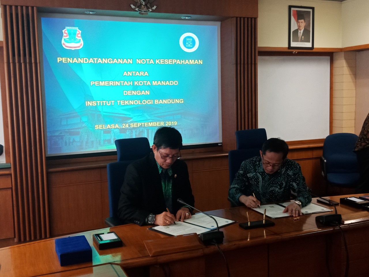 Kembangkan Manado Smart City, Walikota Manado Tandatangan MoU dengan Rektor ITB